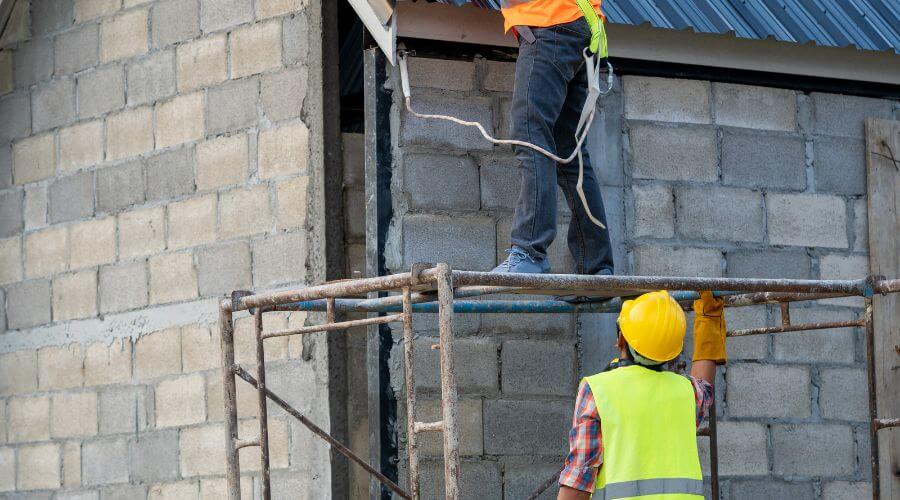 Expert Emergency Roof Repairs services in Alma, MI
